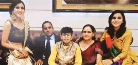 Himanshi Singh family
